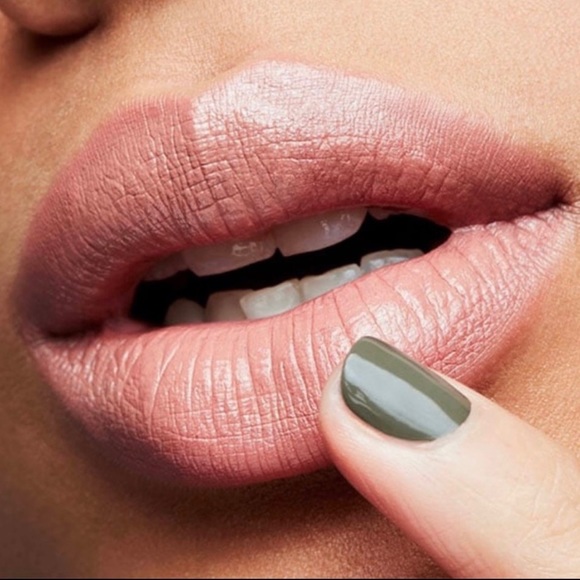 MAC Half ‘N Half Amplified Lipstick - Picture 5 of 9